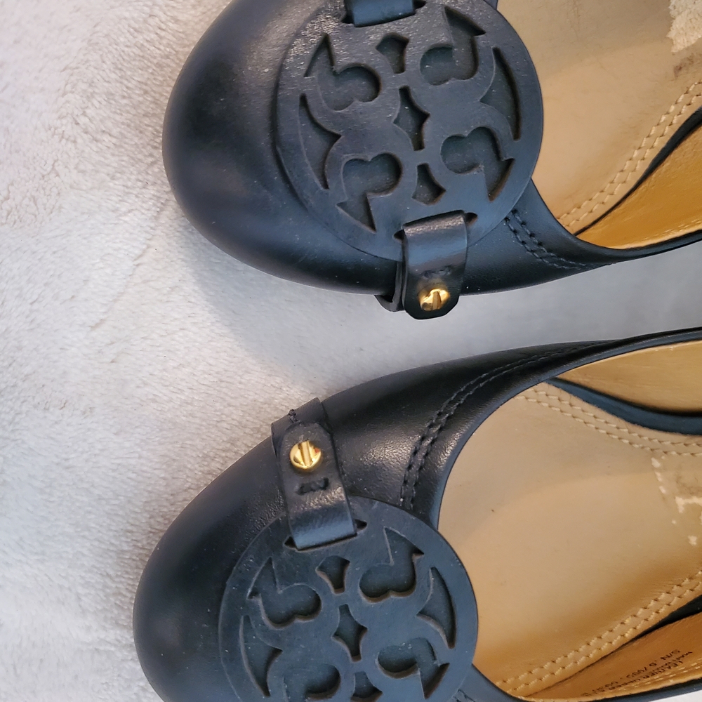 Tory Burch Leather Block Heel Pumps with Logo Cutout - Picture 3 of 7